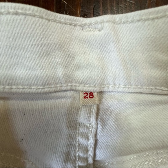 Levi’s pre-loved no flaws white denim stretch 4” inch inseam shorts size 28 - Picture 6 of 7